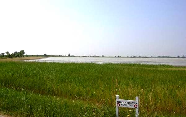 Ostseite - etwa von Norden in Richtung Süden fotografiert.